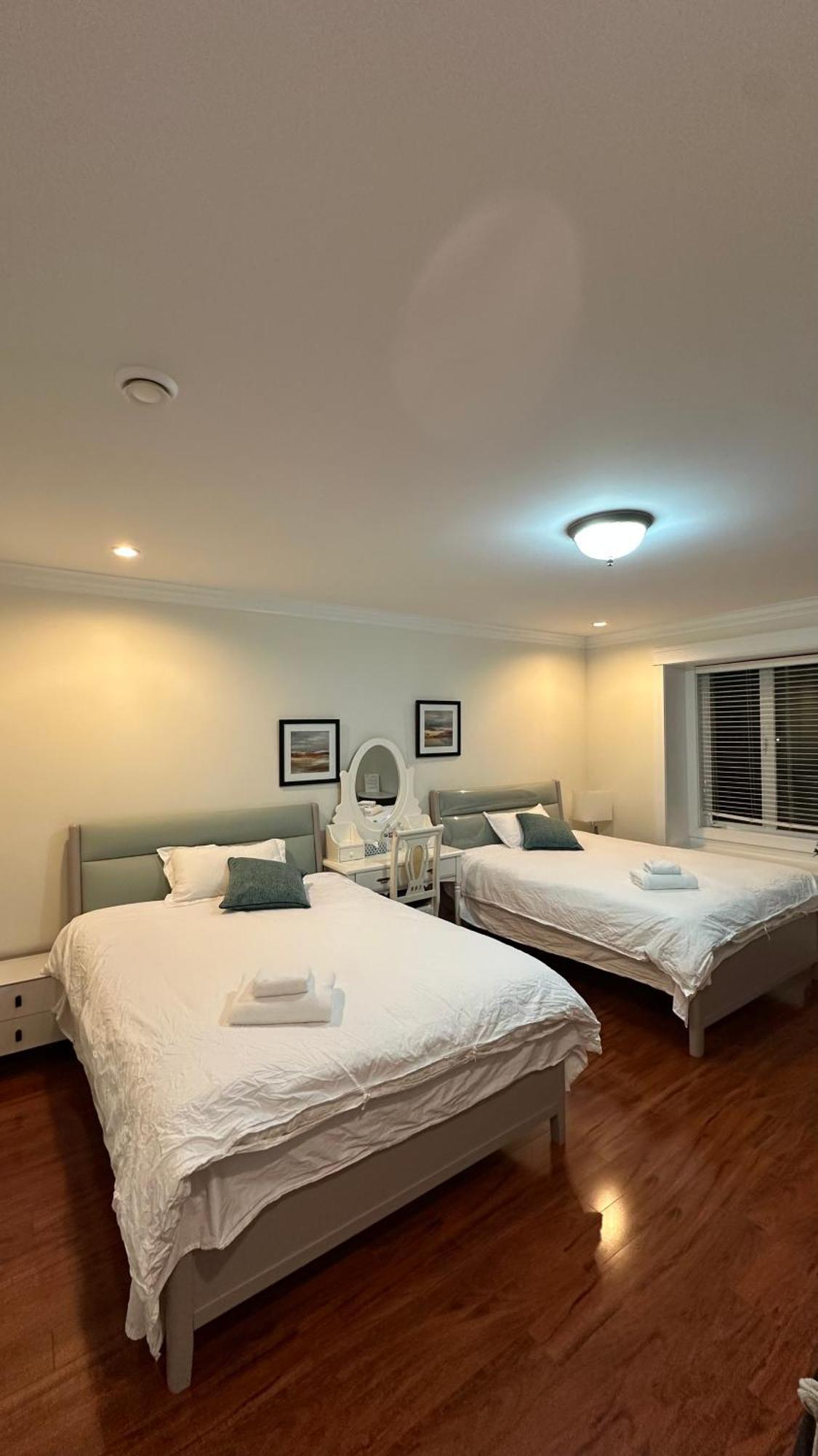 Luxurious Getaway In Vancouver-Private Room With Attached Bathroom Zewnętrze zdjęcie
